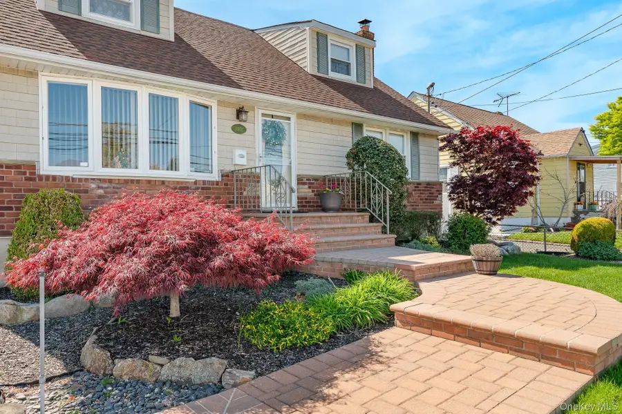 2572 S Saint Marks Avenue, Bellmore, NY 11710 - #3