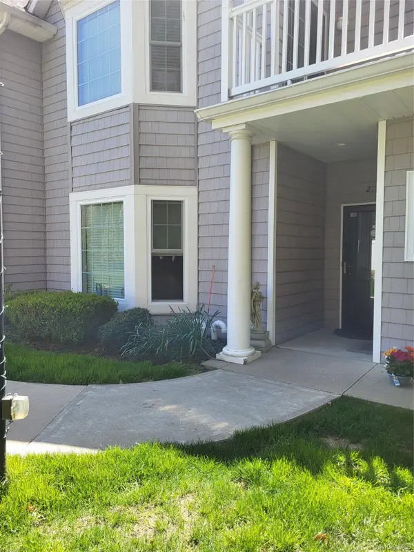 209 Okeefe Court, Oakdale, NY 11769
