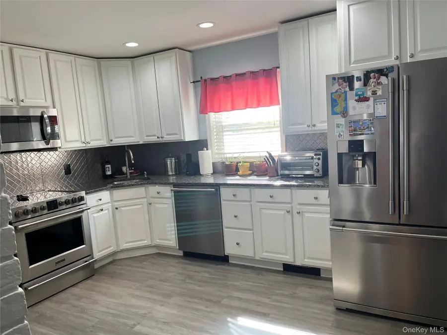 49 Flagstone Lane, Westbury, NY 11590 - #2