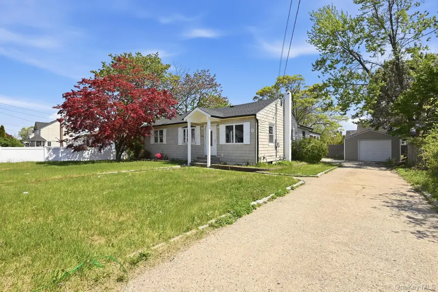 284 15th Street, West Babylon, NY 11704 - #2
