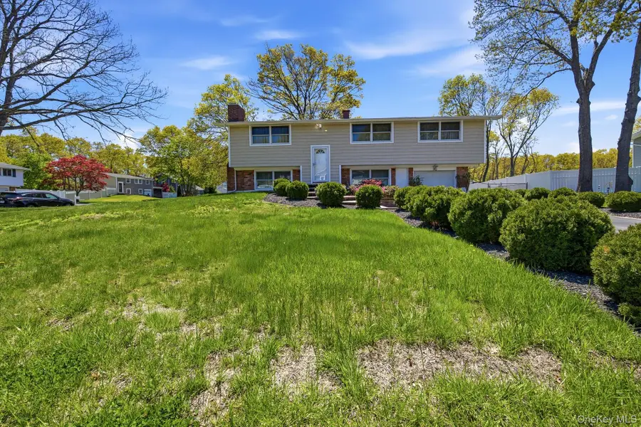 22 Fairway Drive, Port Jefferson Station, NY 11776 - #2