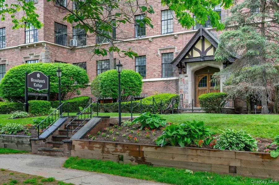 2 Westchester Ave #6P, White Plains, NY 10601 - #2