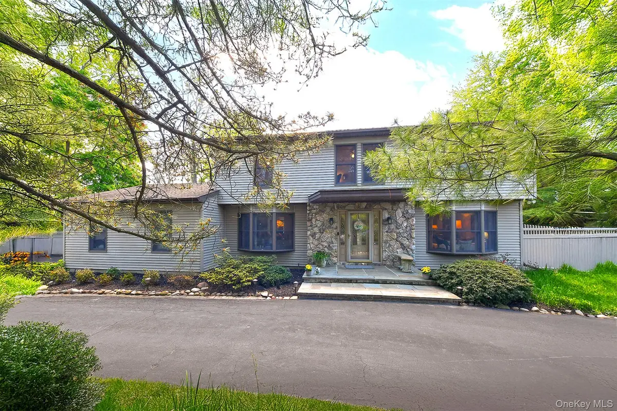 6 Fielding Court, Dix Hills, NY 11746 - #1