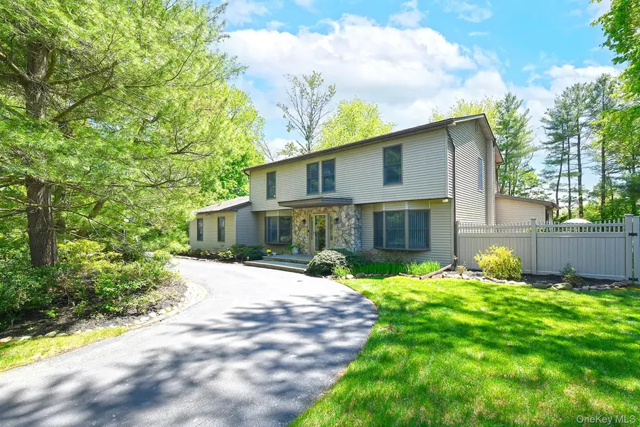 6 Fielding Court, Dix Hills, NY 11746 - #2