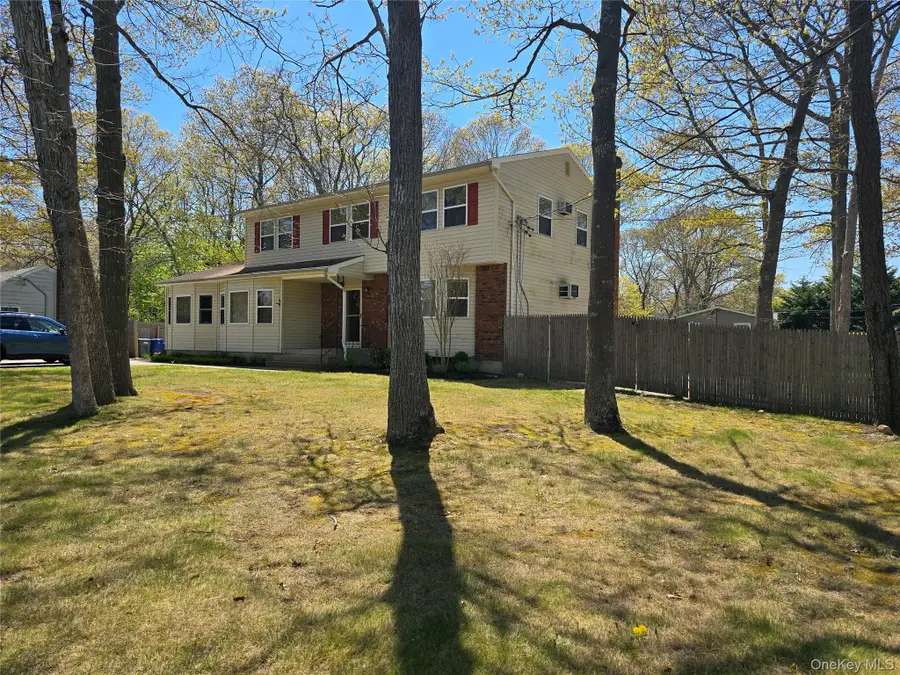 92 Hawthorne Street, Mastic, NY 11950 - #2