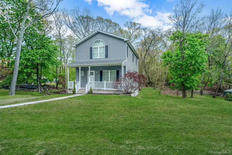 187 Hallock Street, Riverhead, NY 11901 - #3
