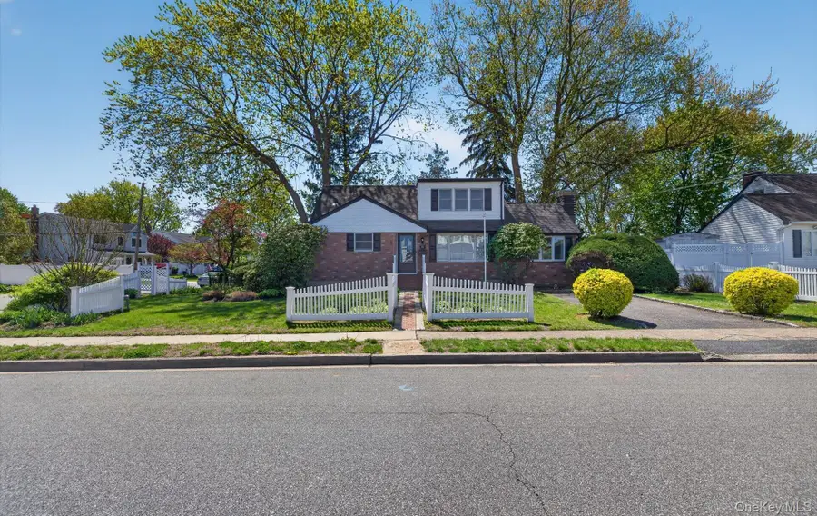 436 15th Street, West Babylon, NY 11704 - #3