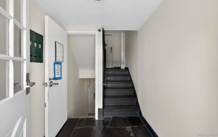 28 Linden Street, Great Neck, NY 11021 - #3