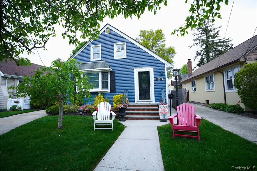 10 Aberdeen Street, Malverne, NY 11565 - #3