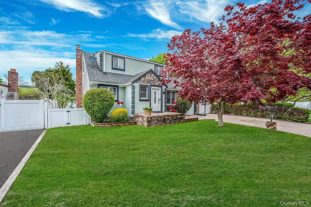 320 28th Street, Lindenhurst, NY 11757 - #1