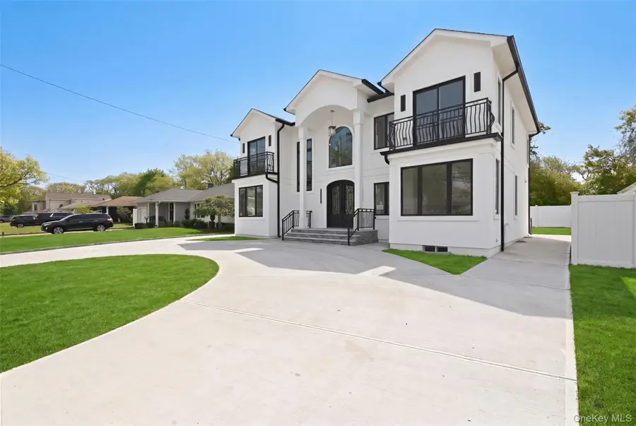 1275 Barry Drive S, Valley Stream, NY 11580 - #3