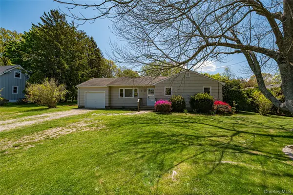6200 New Suffolk Avenue, Mattituck, NY 11952