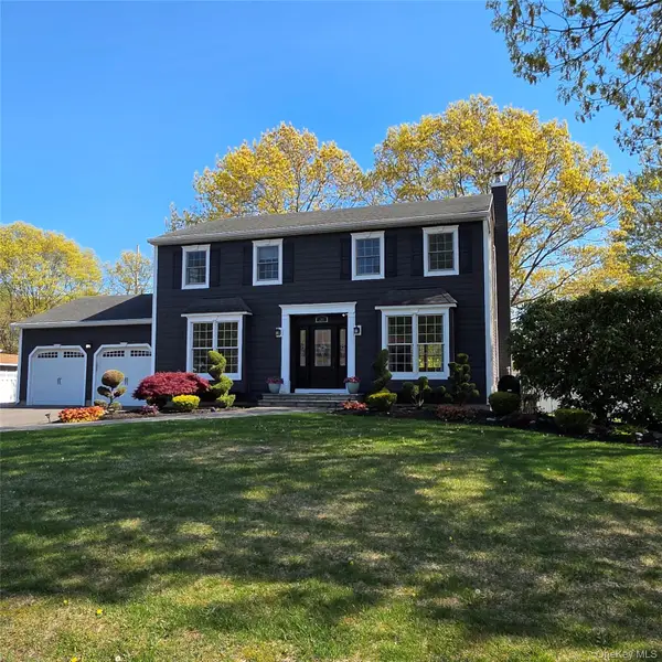 38 Bishop Lane, Holbrook, NY 11741