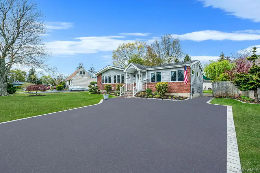 26 Bartley Lane, West Sayville, NY 11796 - #2