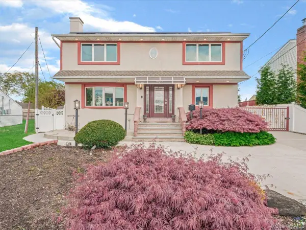 2510 2nd Avenue, East Meadow, NY 11554