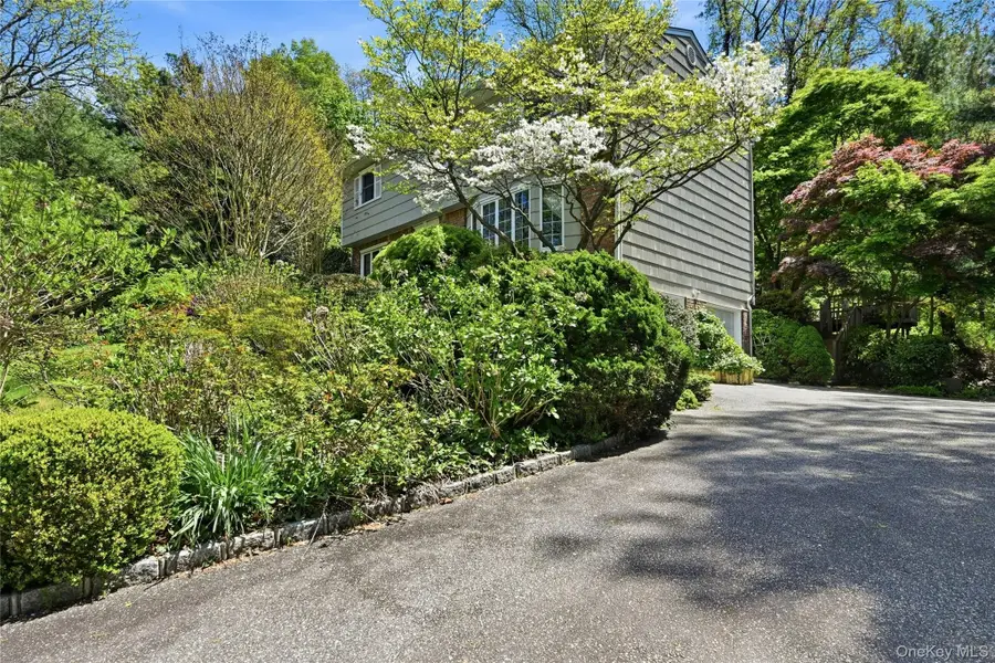 21 Northwood Circle, Halesite, NY 11743 - #3