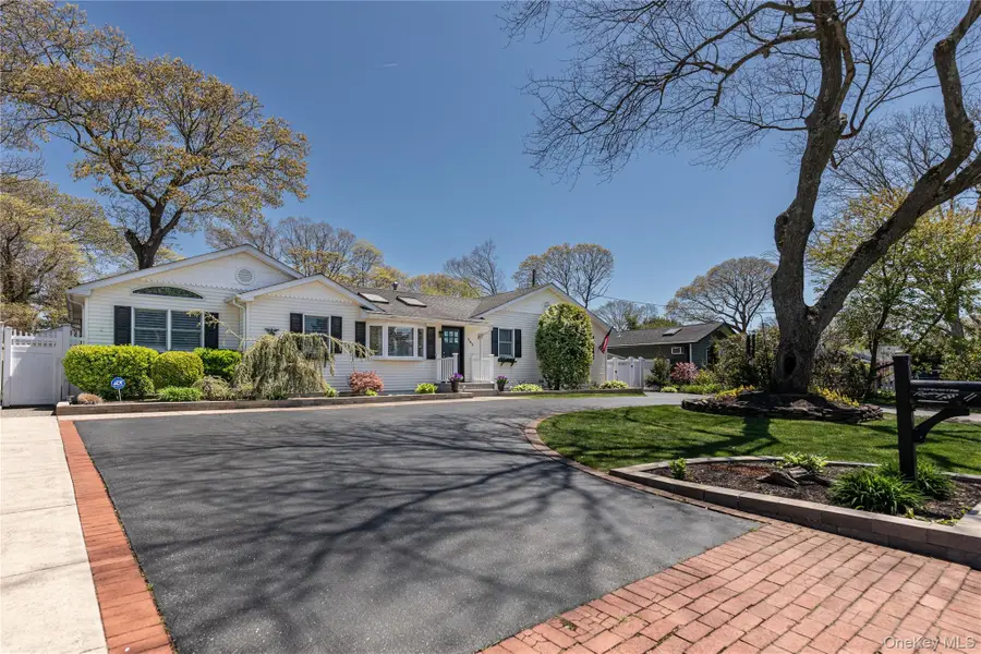 545 Spruce Avenue, Sayville, NY 11782 - #2