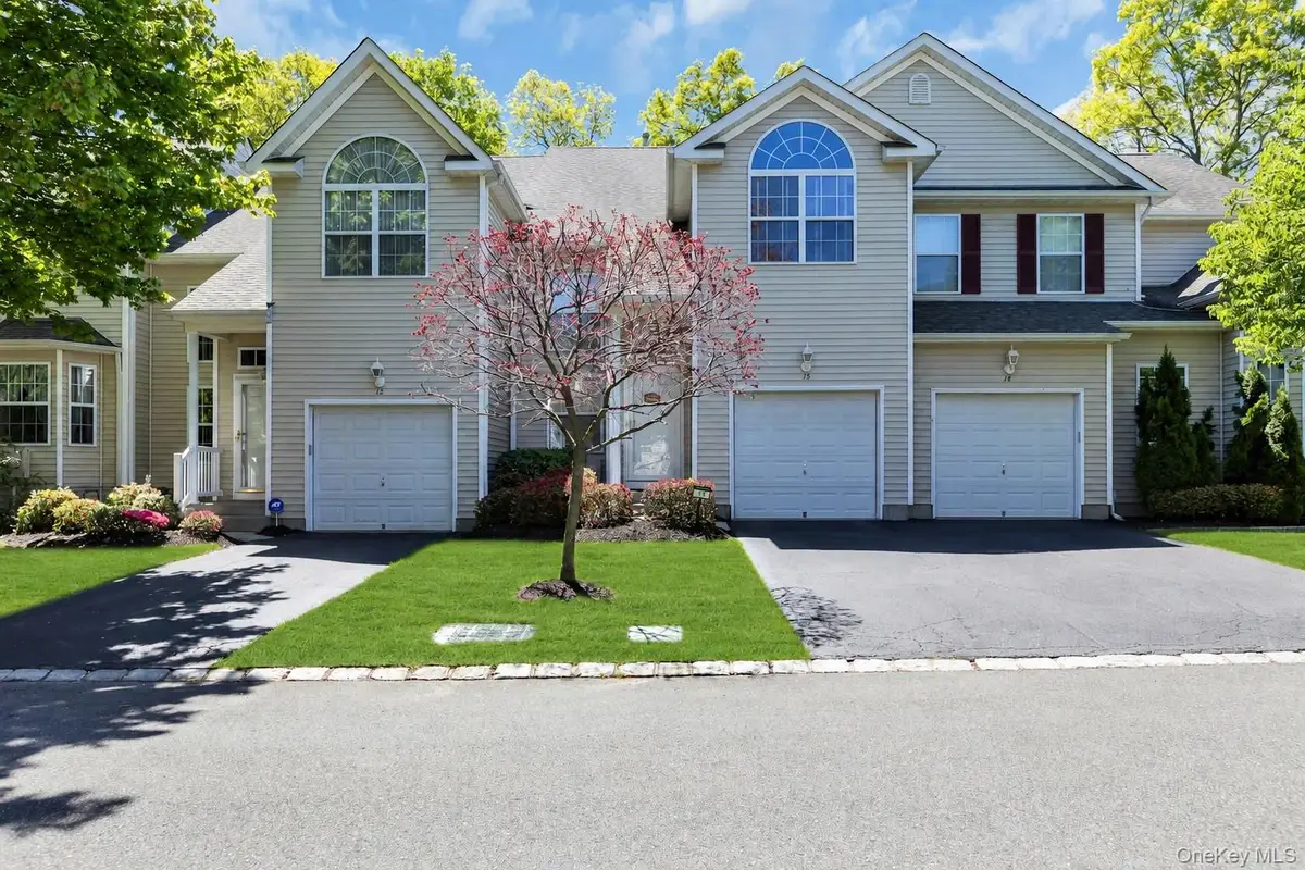 13 Cranberry Circle, Medford, NY 11763 - #1