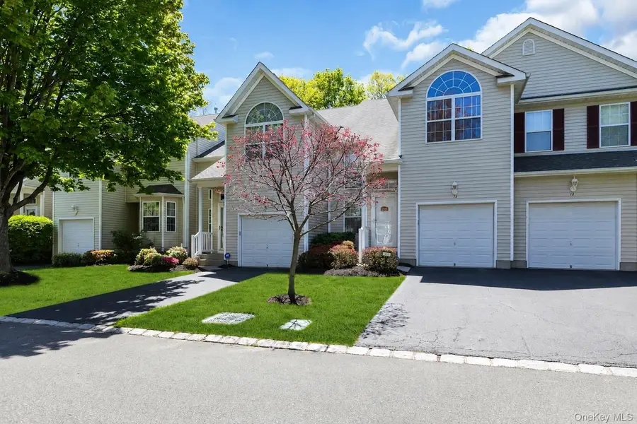 13 Cranberry Circle, Medford, NY 11763 - #2