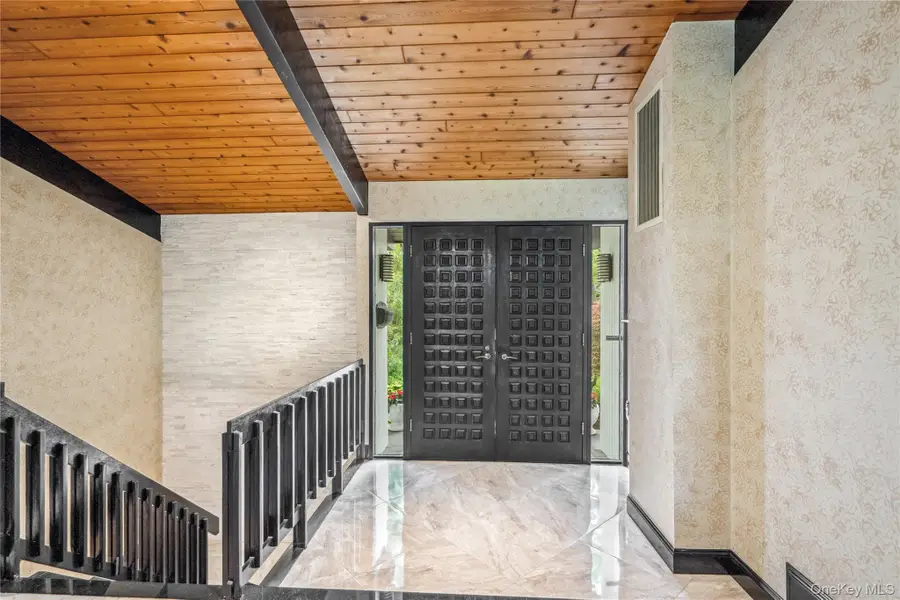 27 Parkway Drive, Roslyn Heights, NY 11577 - #3