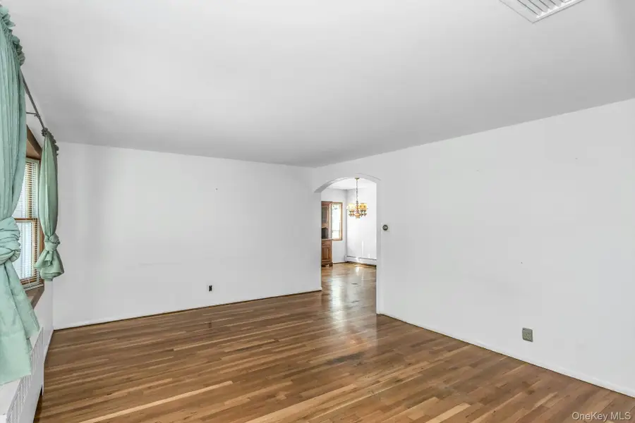 22 Leuce Place, Glen Cove, NY 11542 - #3