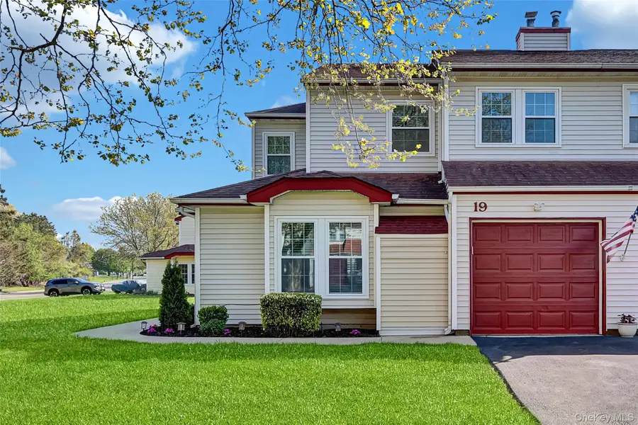 19 Delaware Court, Coram, NY 11727 - #2