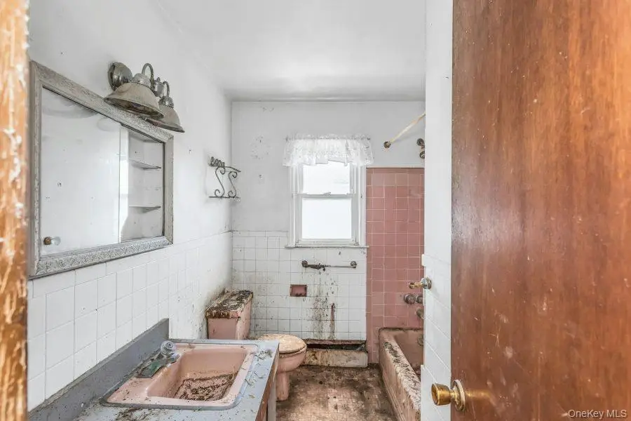 178 S Long Beach Road, Rockville Centre, NY 11570 - #3