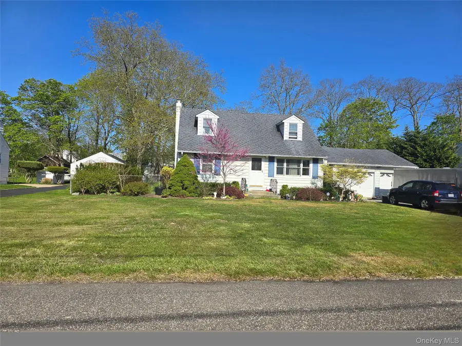 25 Newins Street, Center Moriches, NY 11934 - #2