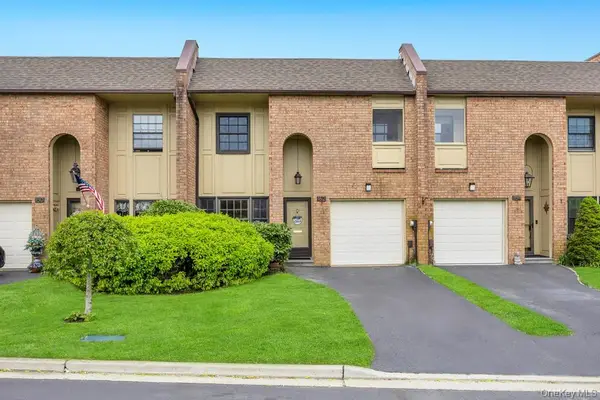 162 Southgate Circle, Massapequa Park, NY 11762