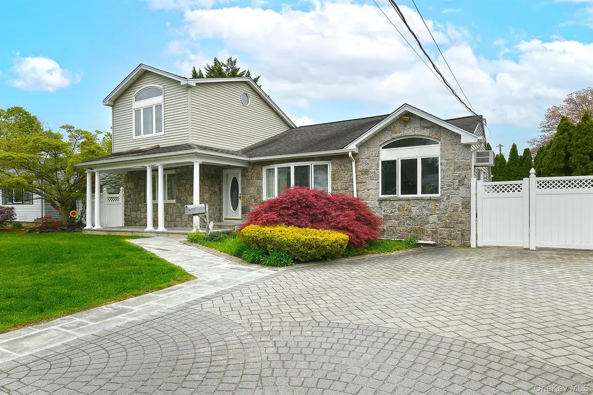 4 Ida Lane, North Babylon, NY 11703 - #1