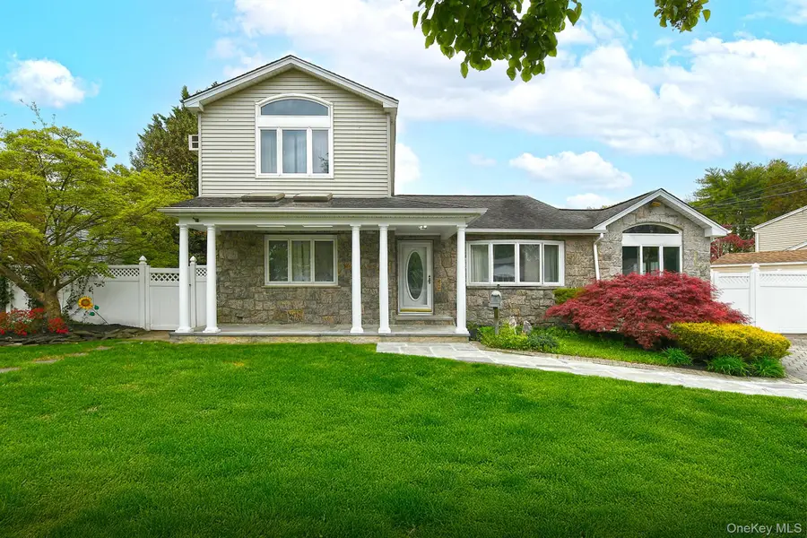 4 Ida Lane, North Babylon, NY 11703 - #2