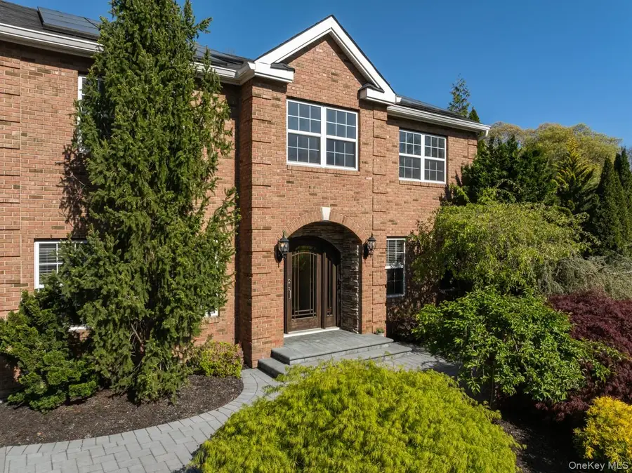 19 Hamilton Place, Lake Grove, NY 11755 - #2