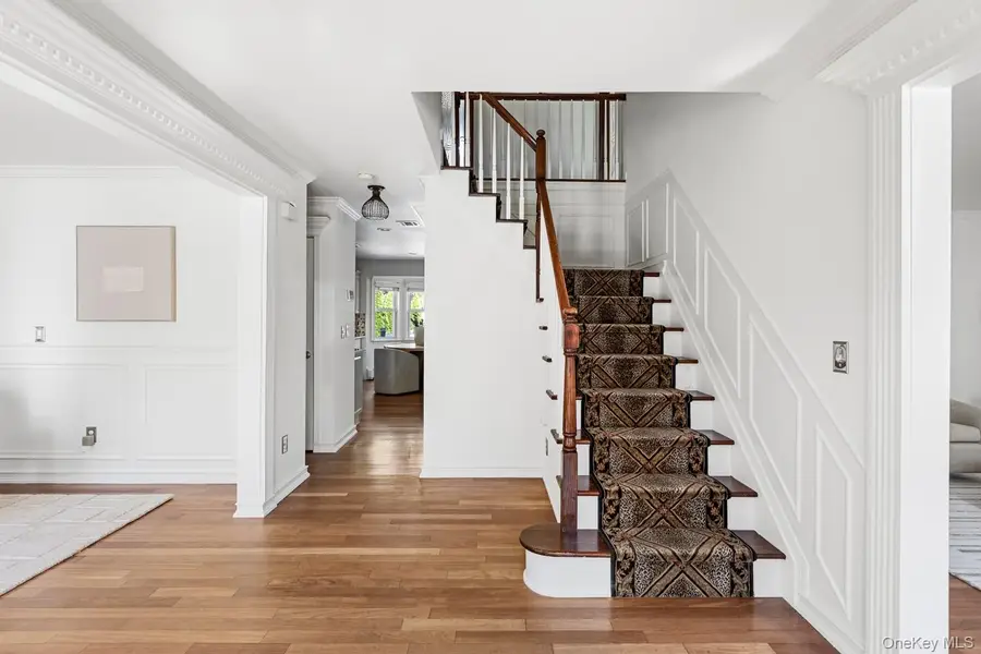 19 Hamilton Place, Lake Grove, NY 11755 - #3
