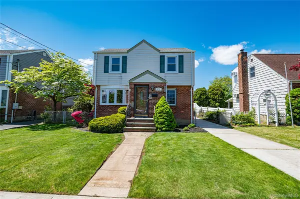 375 Latham Road, Mineola, NY 11501