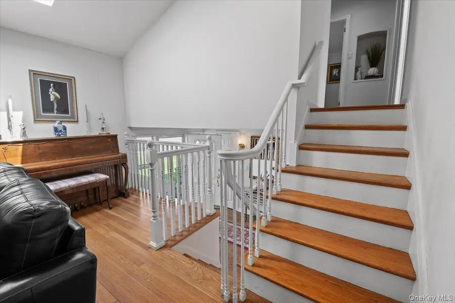 1 Sandra Court, Glen Cove, NY 11542 - #3