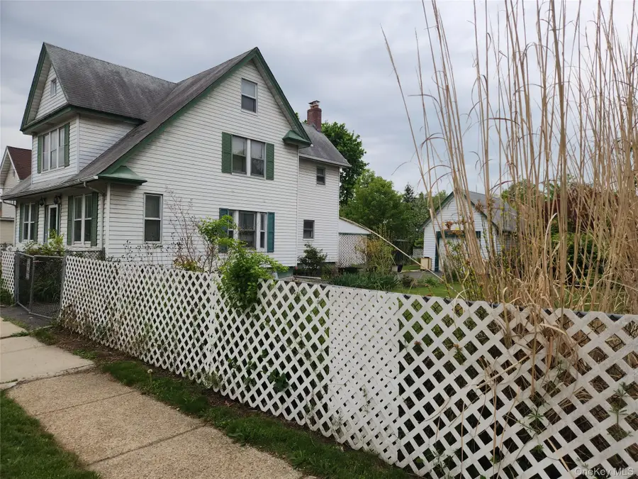 34 Oakland Street, Hempstead, NY 11550 - #3