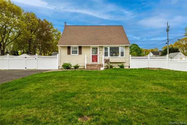532 Rockaway Street, West Islip, NY 11795