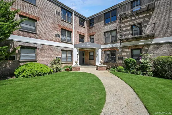 4 East Mill Drive #3E, Great Neck, NY 11021