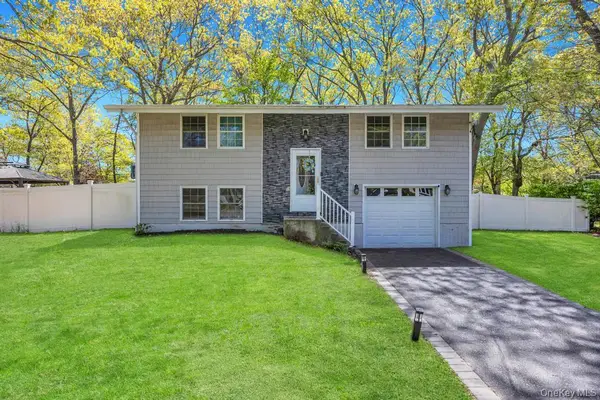 32 Lodge Lane, East Setauket, NY 11733