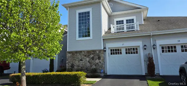 17 Greentree Court, Shirley, NY 11967