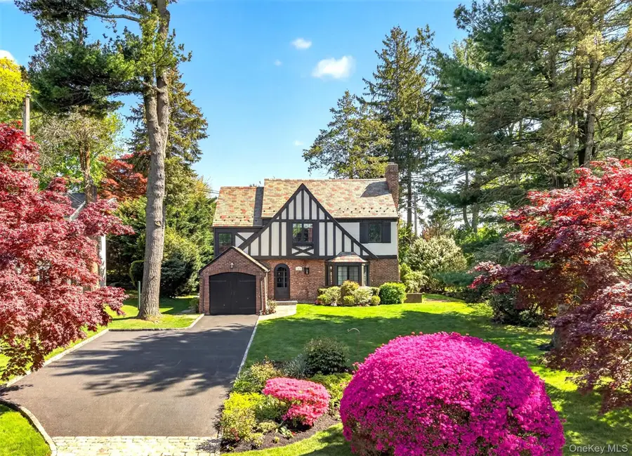 102 Quaker Ridge Road, Manhasset, NY 11030 - #2
