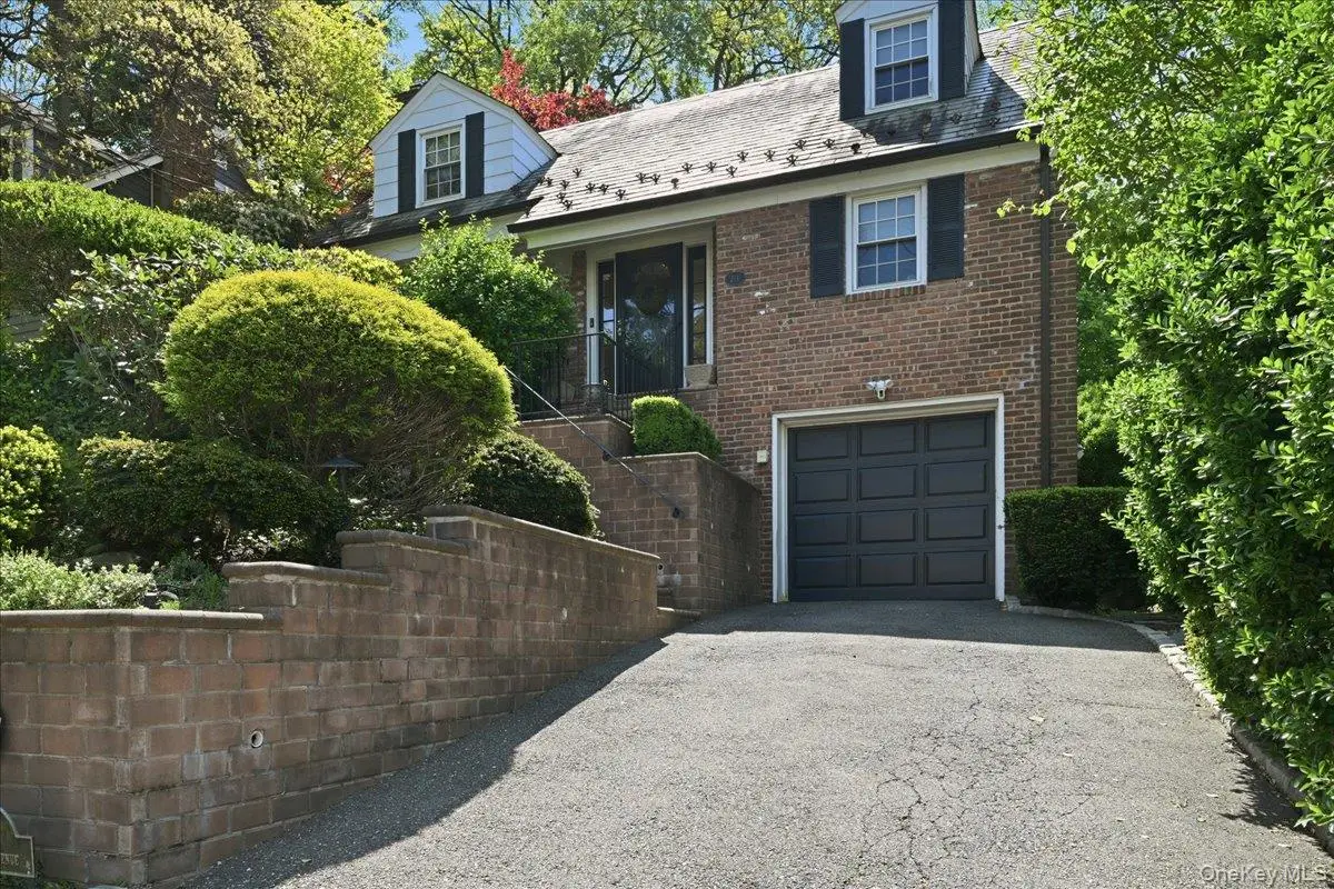214 Nassau Avenue, Munsey Park, NY 11030 - #1