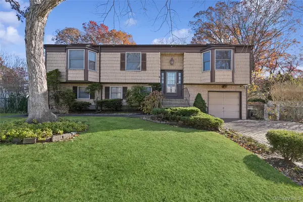 33 Broadway Avenue, Holtsville, NY 11742