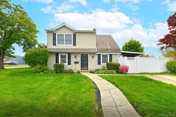 17 Ring Lane, Levittown, NY 11756