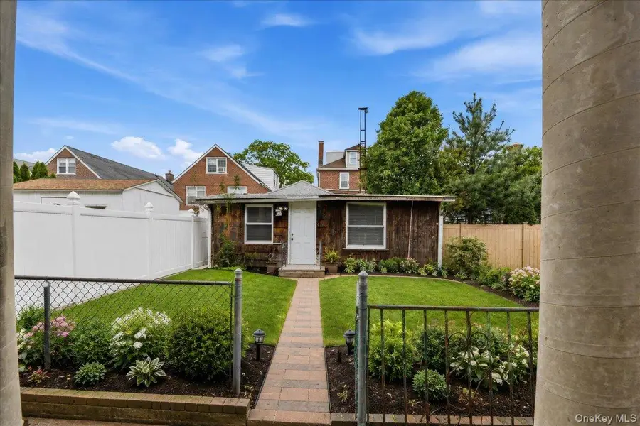 2563 Laconia Avenue, Bronx, NY 10469 - #2