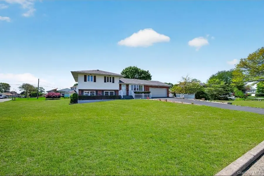 8 Whitebirch Lane, Commack, NY 11725 - #3