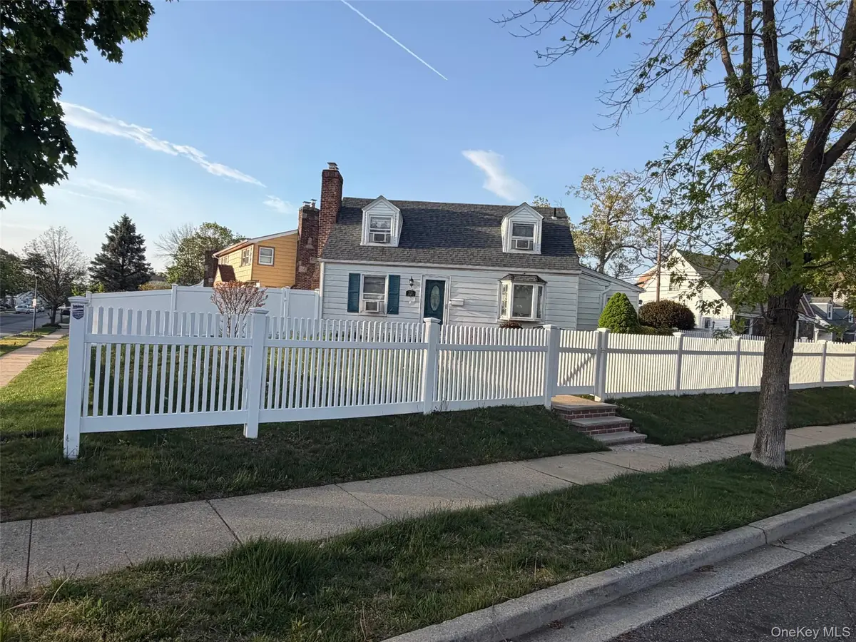 281 Anchor Way, Uniondale, NY 11553 - #1