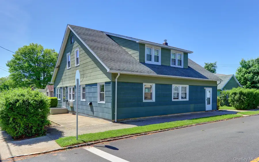 54 Mckinley Avenue, Albertson, NY 11507 - #2