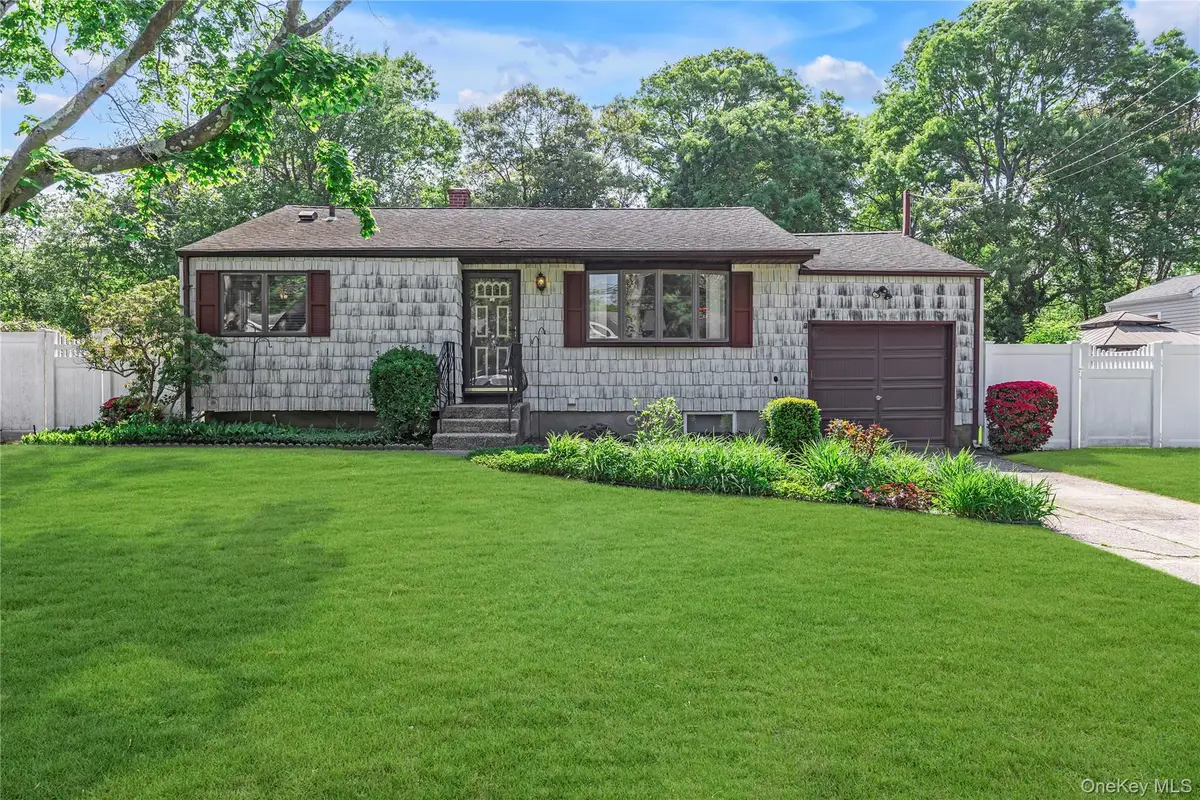 472 Bohemia Parkway, Sayville, NY 11782 - #1
