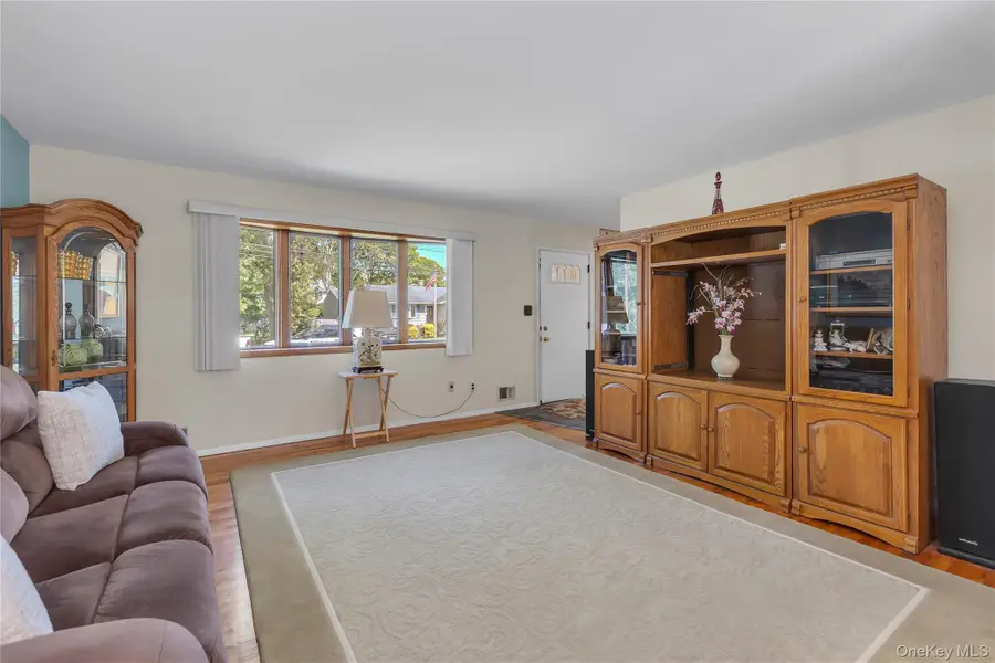 472 Bohemia Parkway, Sayville, NY 11782 - #2